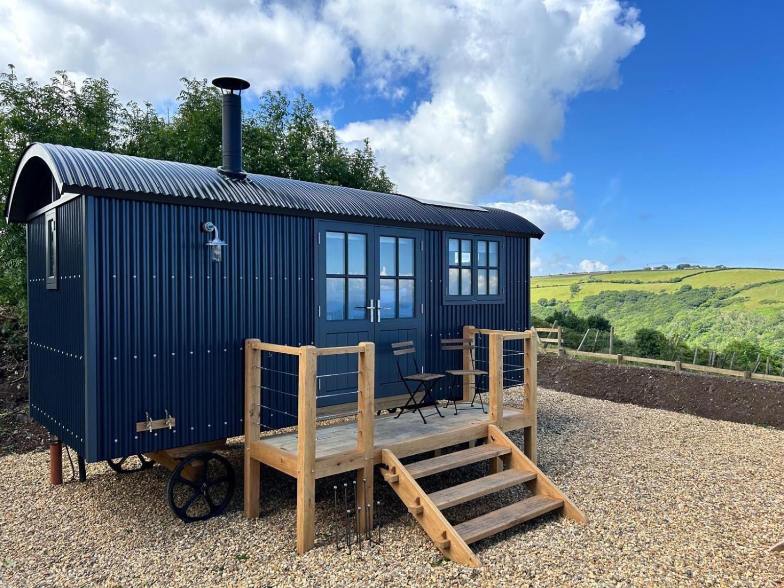 West Lyn Farm B&B And Shepherd Hut 林顿 外观 照片