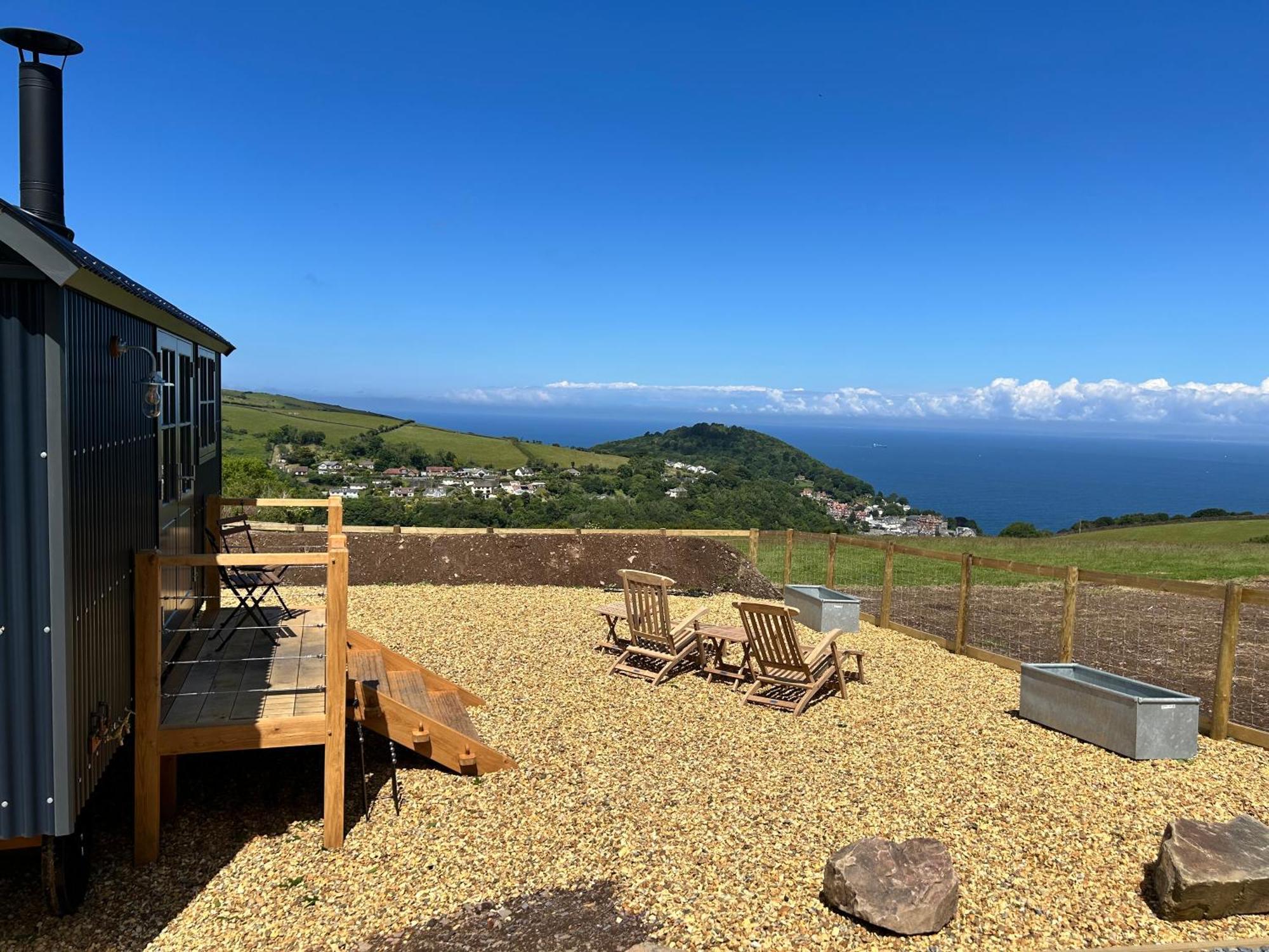 West Lyn Farm B&B And Shepherd Hut 林顿 外观 照片