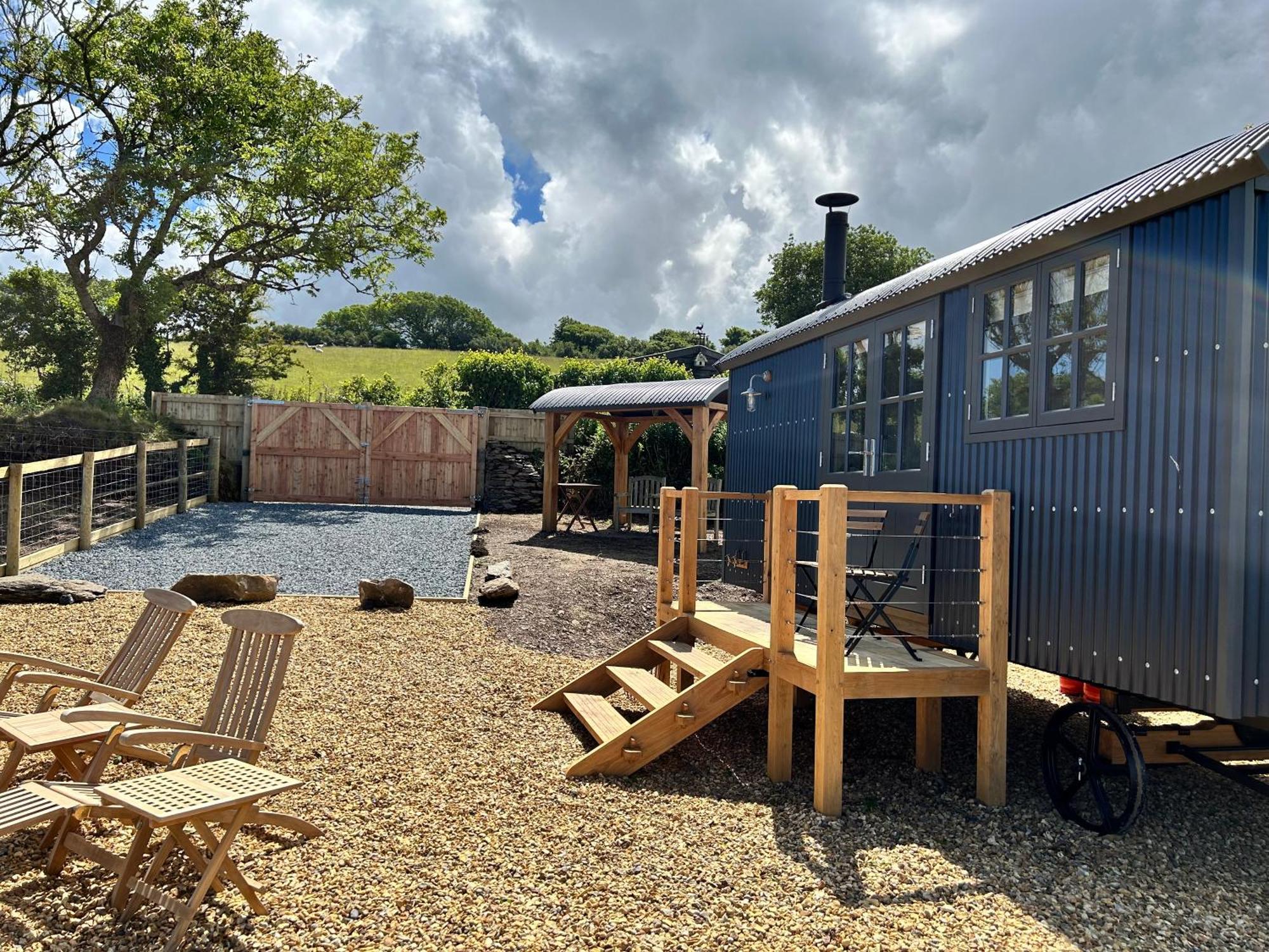 West Lyn Farm B&B And Shepherd Hut 林顿 外观 照片