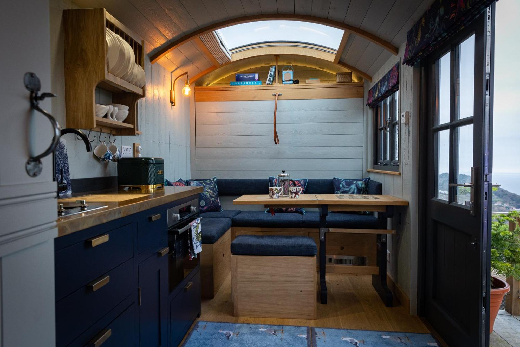 West Lyn Farm B&B And Shepherd Hut 林顿 外观 照片